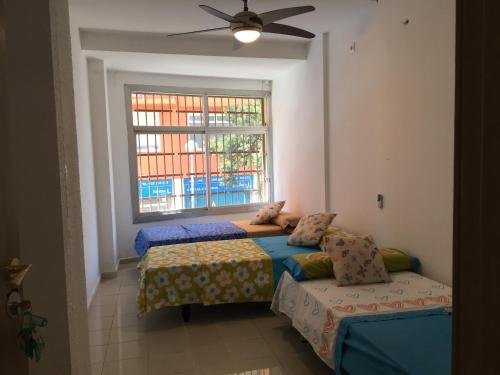 Фото Go Bcn Hostal Ideal Badal - Hostel