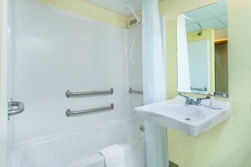 Фото Days Inn by Wyndham Scranton Pa