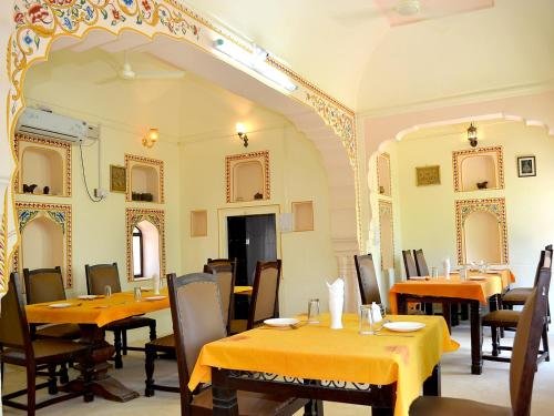 Фото Hotel Shahi Palace