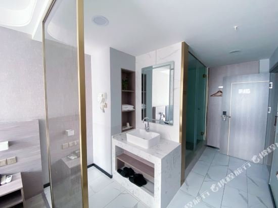 Фото 7 Days Inn Dalian Xian Road Business Center Xinggong Street Subway Station Branch