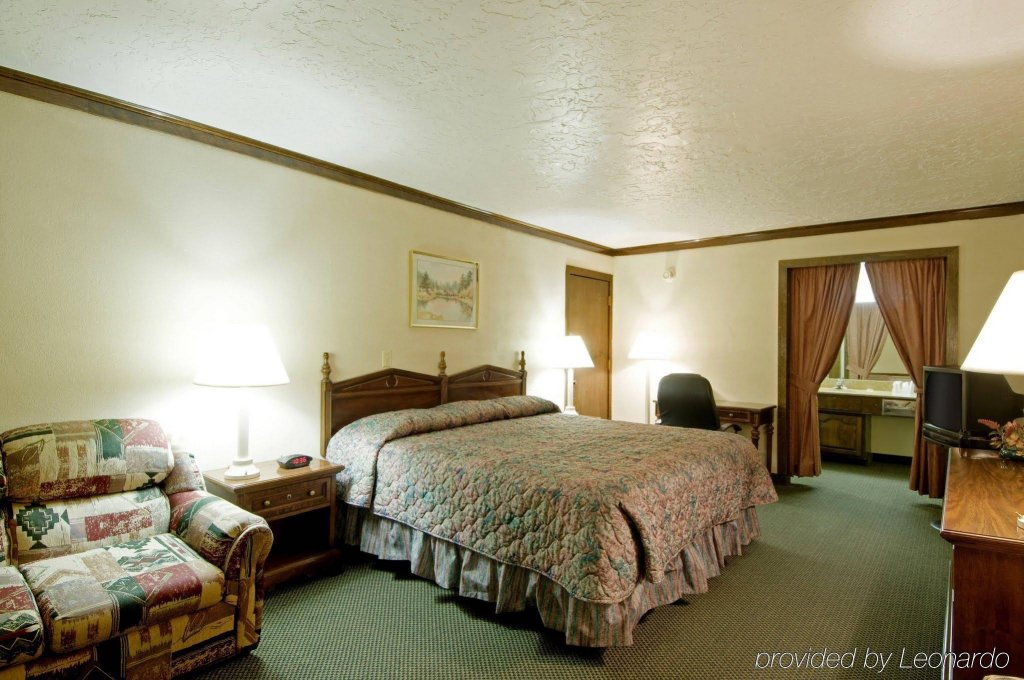 Фото Econo Lodge Inn & Suites