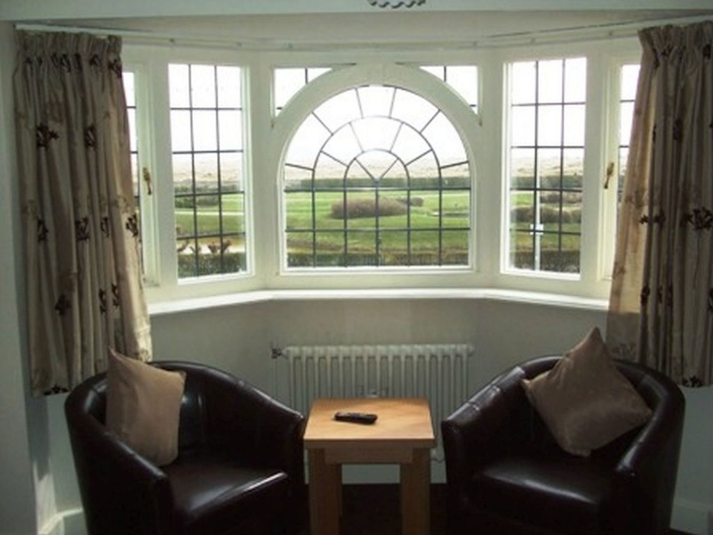 Фото Swiss Cottage Bed And Breakfast