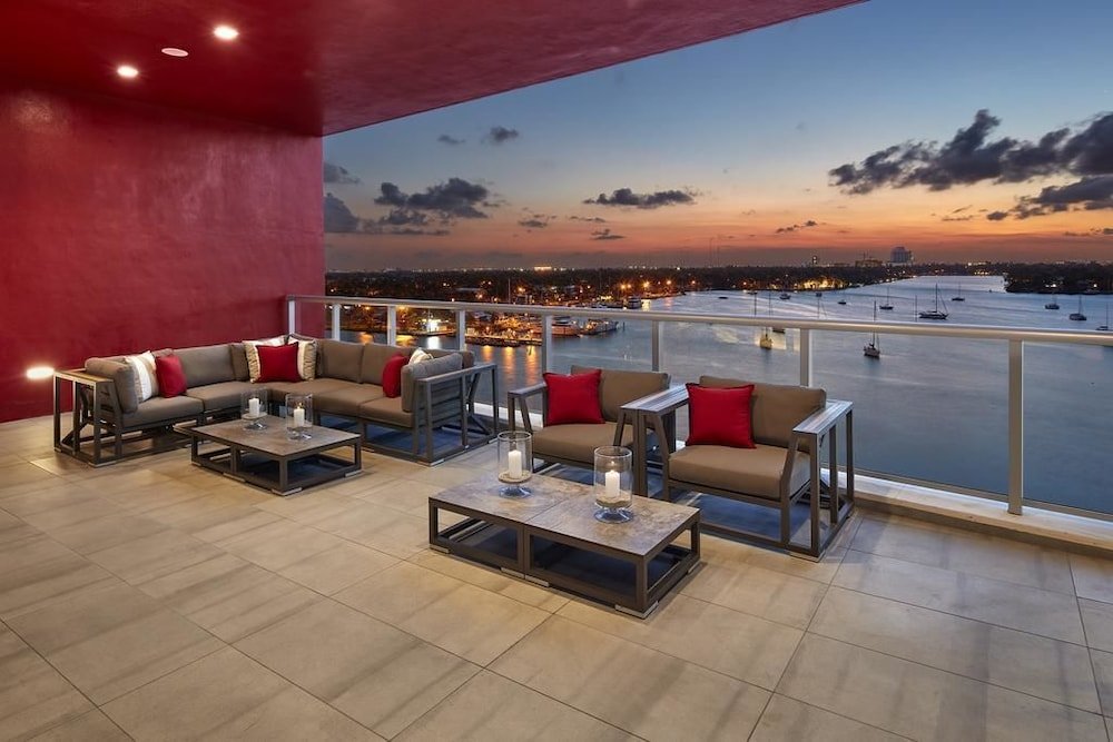 Фото Ch Luxury Condos & Studios On The Beach