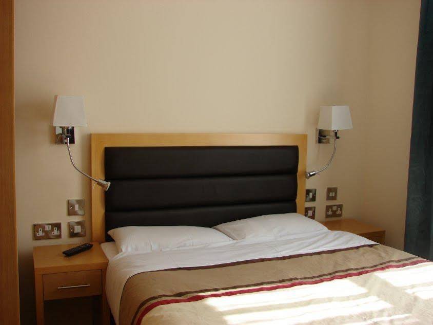 Фото Cromwell International Hotel