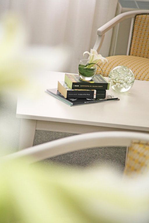 Фото Hollow on the Square City Hotel