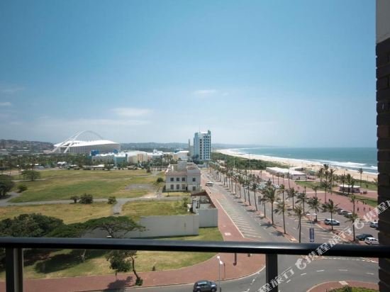 Фото The Blue Waters Hotel