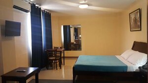 Time Traveller's Hotel (Manila, Apolinario Mabini Bridge), hotel