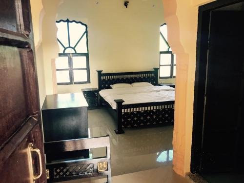 Фото Hotel Shahi Palace