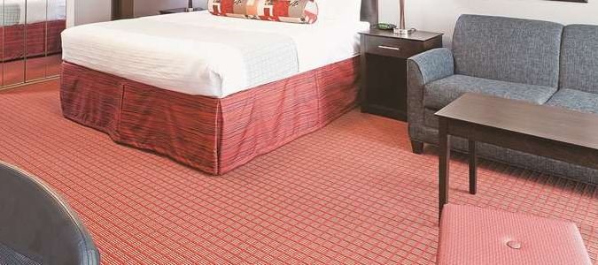 Фото La Quinta Inn & Suites by Wyndham Dallas I-35 Walnut Hill Ln