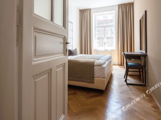 Фото Letna Garden Suites