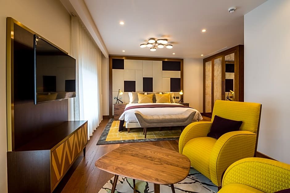 Фото Devonshire Club & Hotel