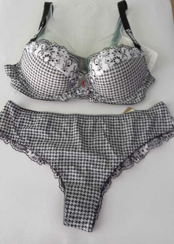 18 yoshlilar soati bilan havaskor jinsiy aloqa