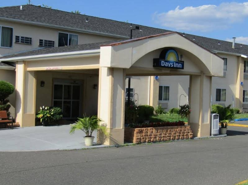 Фото Days Inn by Wyndham Runnemede Philadelphia Area