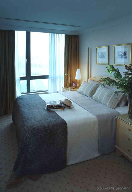 Фото Lanson Place Winsland, Singapore