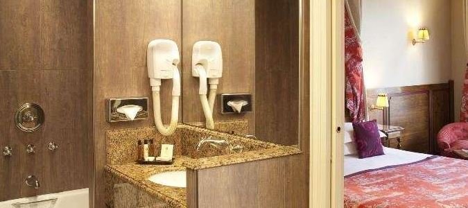 Фото Hotel Au Manoir Saint-Germain des Prés