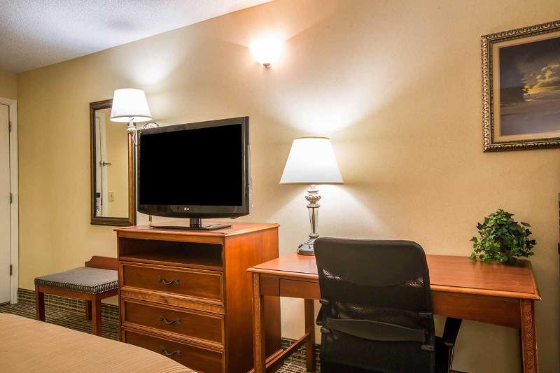 Фото Quality Inn LaGrange