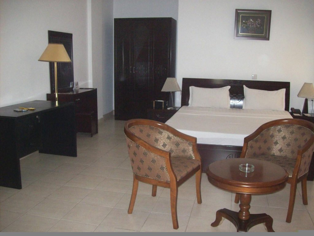 Фото His Majesty's Hotel and Apartments