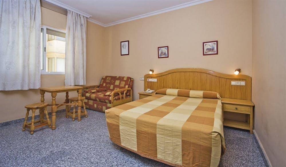 Фото Hostal Los Corchos