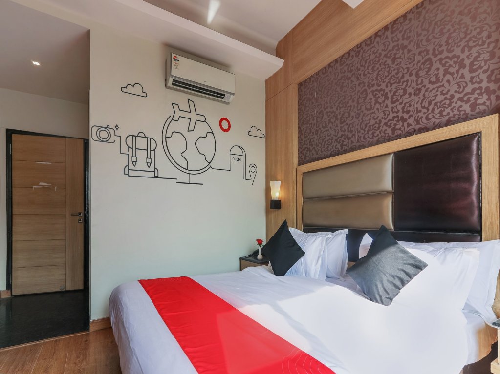 Фото Hotel Aroma Residency