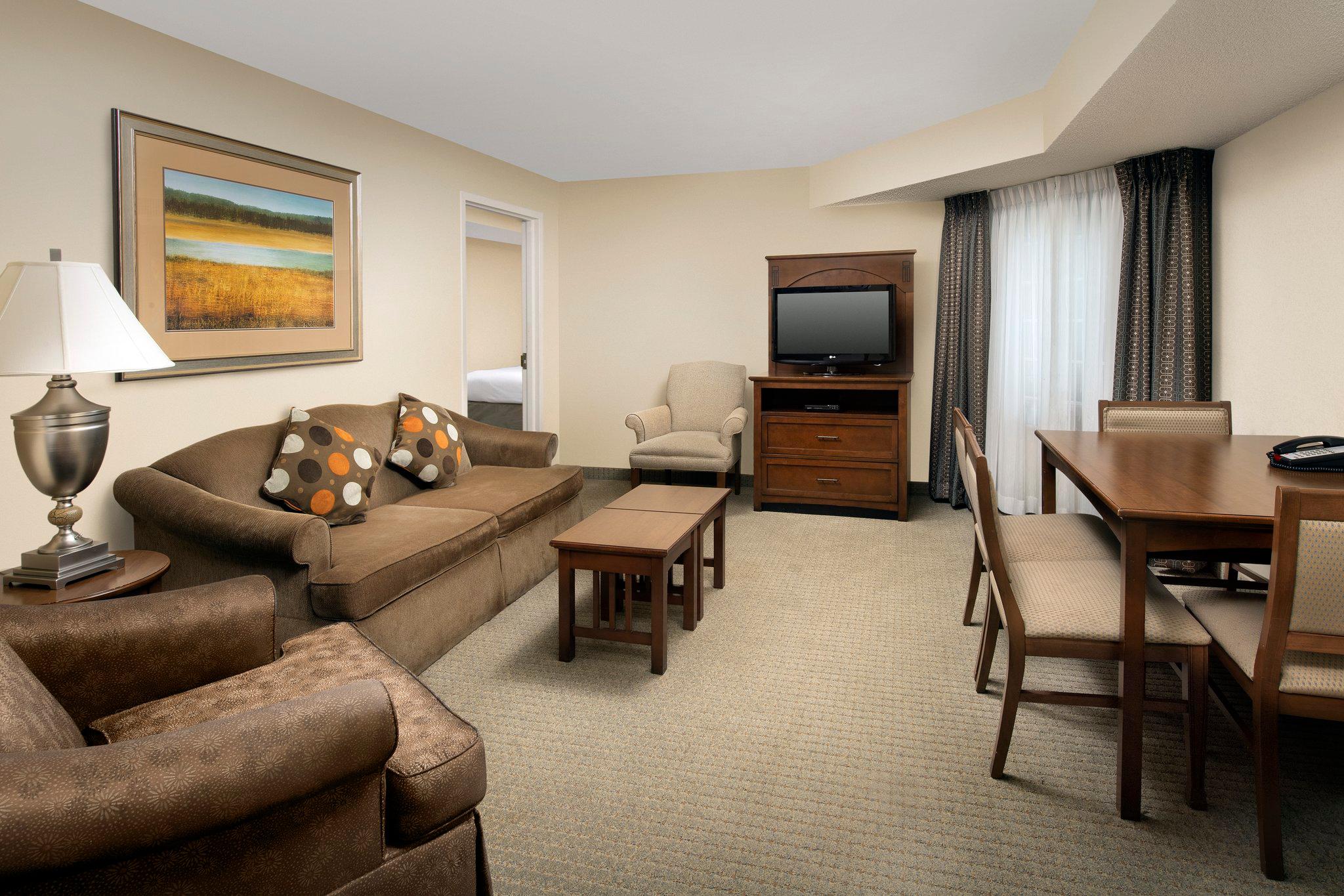 Фото Staybridge Suites North Brunswick, an Ihg Hotel