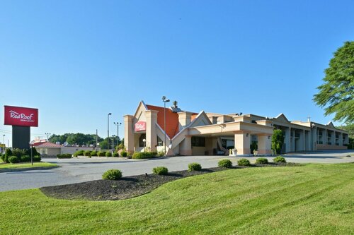 Гостиница Red Roof Inn & Suites Newark - University в Ньюарке