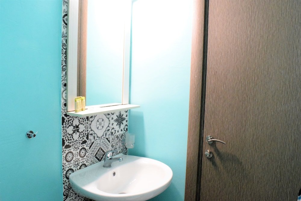 Фото Home Plus Psirri Apartment