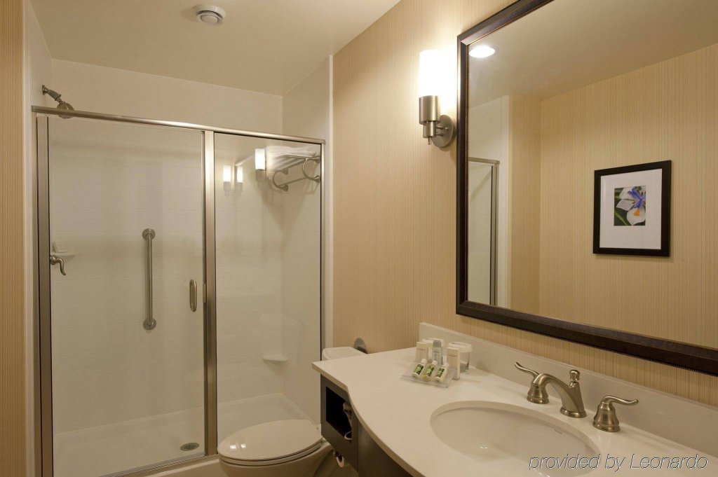 Фото Hilton Garden Inn Milwaukee Downtown