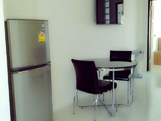 Фото I-Rovers Sports Bar & Guesthouse