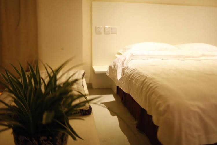 Фото Lhasa Honey Bee Hub