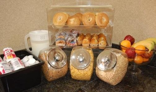 Фото HomeTowne Studios by Red Roof Amarillo West