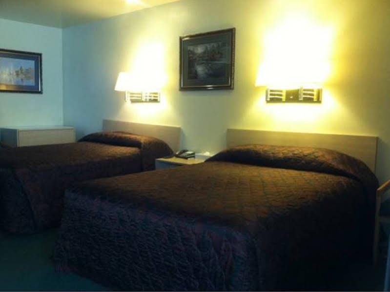 Фото Jolly Roger Hotel