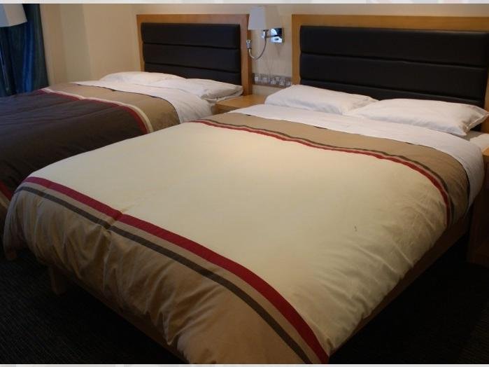 Фото Cromwell International Hotel