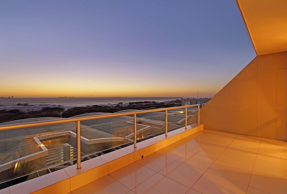 Фото Dolphin Beach Hotel