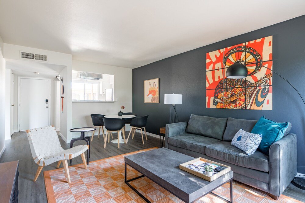 Фото Stylish 1br Apt Old Town by WanderJaunt