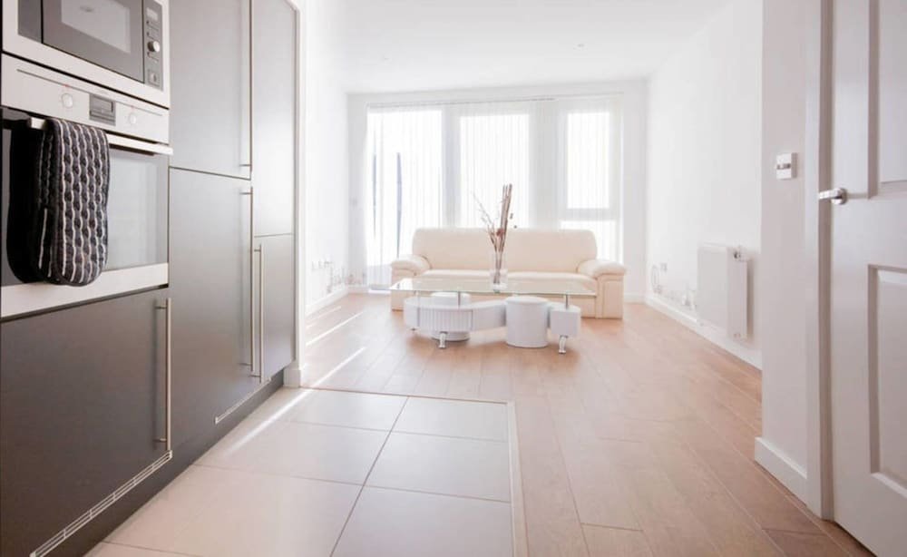 Фото Bright 1br Flat - 10 min Canary Wharf