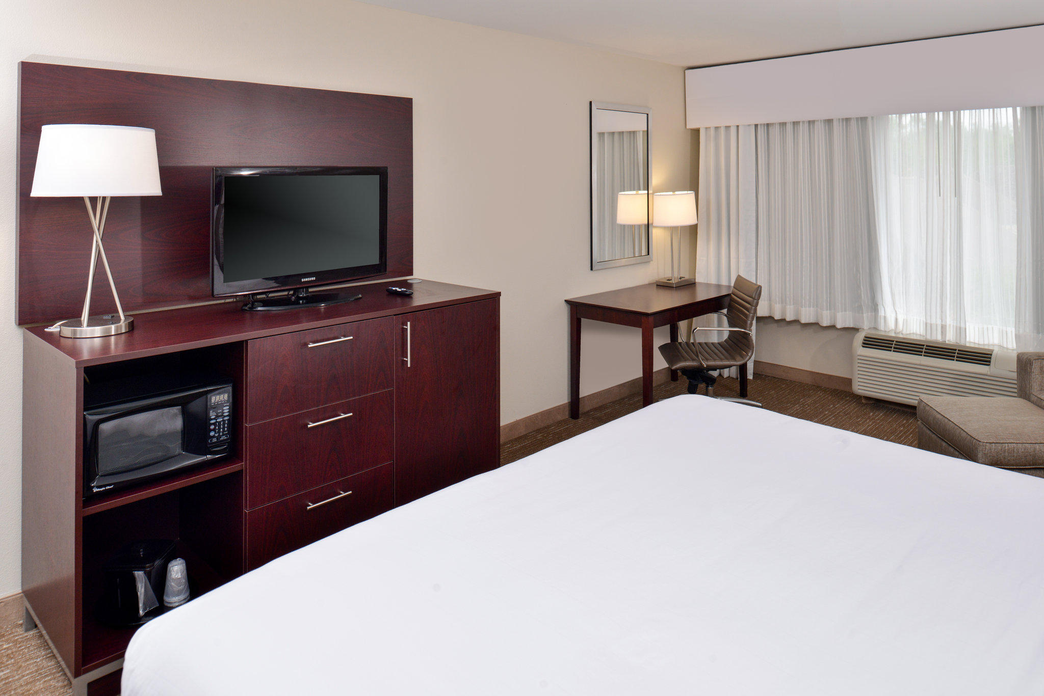 Фото Holiday Inn Express Hotel & Suites Lafayette, an Ihg Hotel