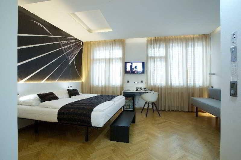 Фото Mosaic House Design Hotel