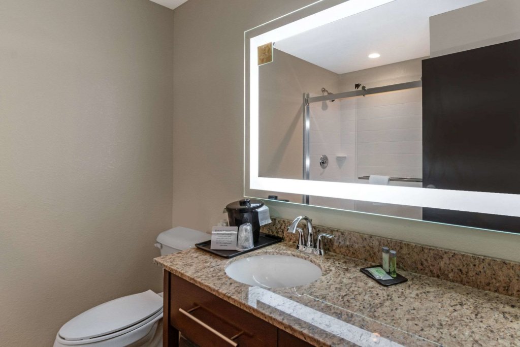 Фото Quality Inn & Suites Denver International Airport