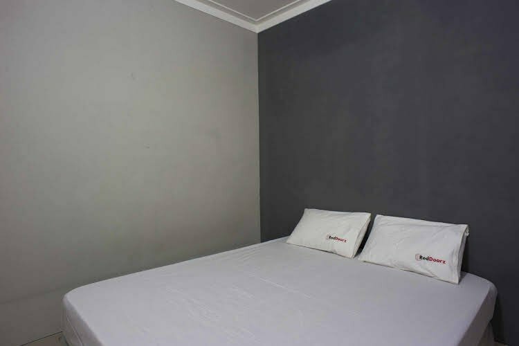 Hotel RedDoorz Plus @ Kelapa Dua Kebon Jeruk, Jakarta, photo