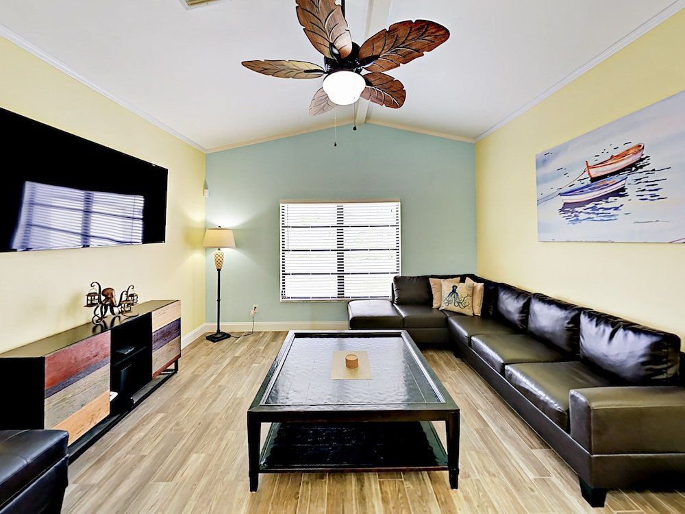 Фото South West 4th - 4 Br Home