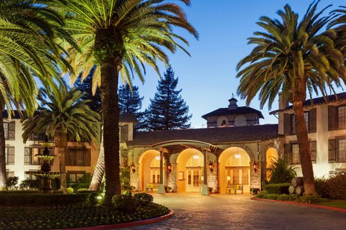 Гостиница Embassy Suites by Hilton Napa Valley в Напе