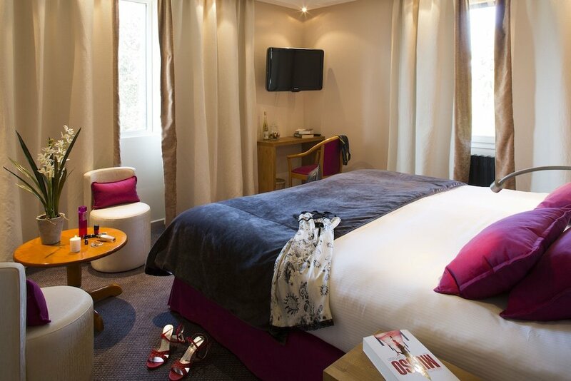 Гостиница Hôtel Les Grillons