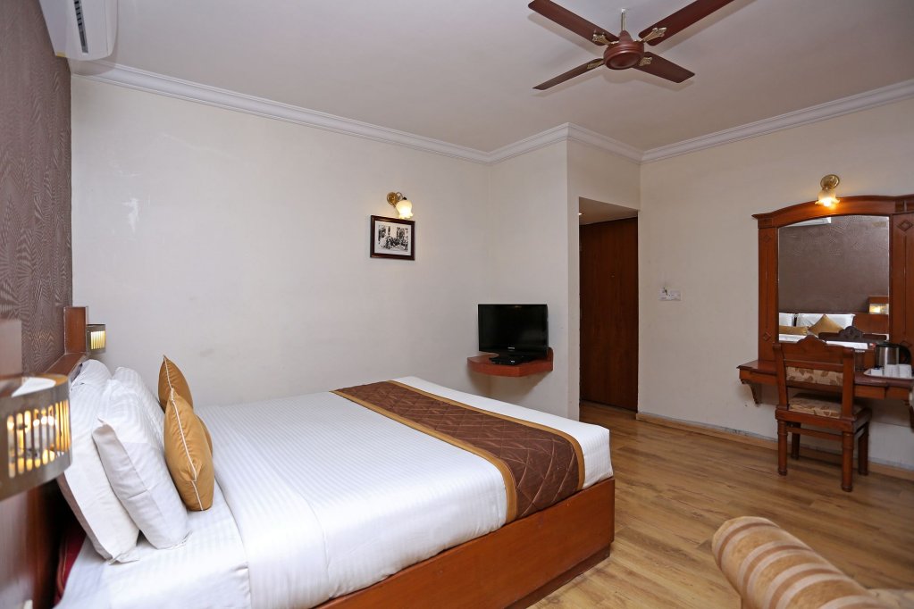 Фото Hotel Maurya Residency
