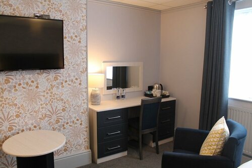 Гостиница The Pines Hotel в Санадже