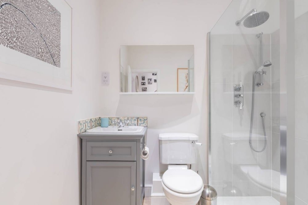 Фото Fulham 4-bed House & Garden Near Tube