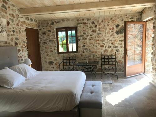 Гостиница Domaine De Majastre в Бриньоле