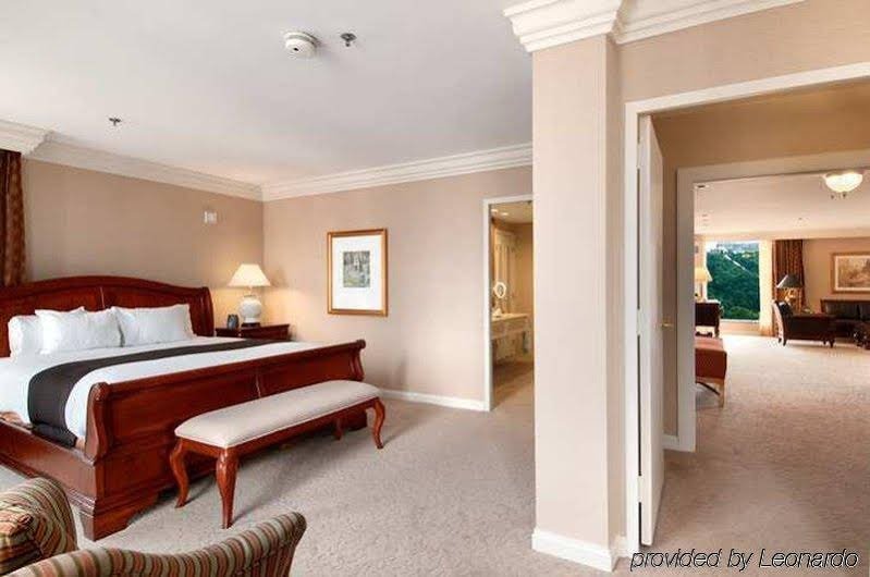 Фото Wyndham Grand Pittsburgh Downtown