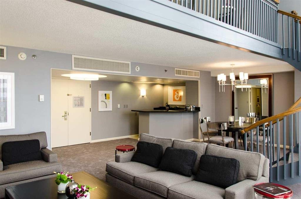 Фото DoubleTree by Hilton Hotel Houston - Greenway Plaza