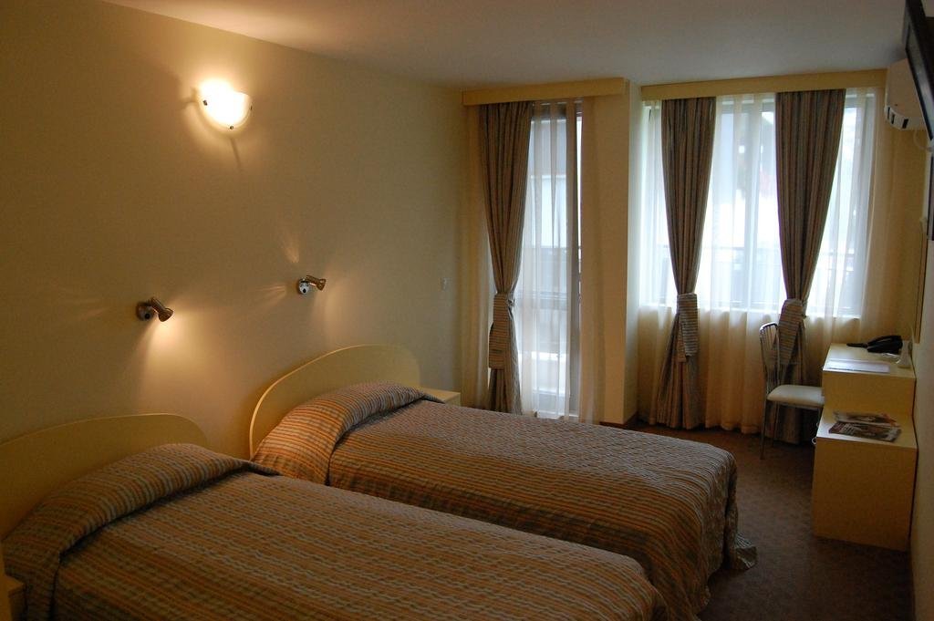 Фото отеля 2