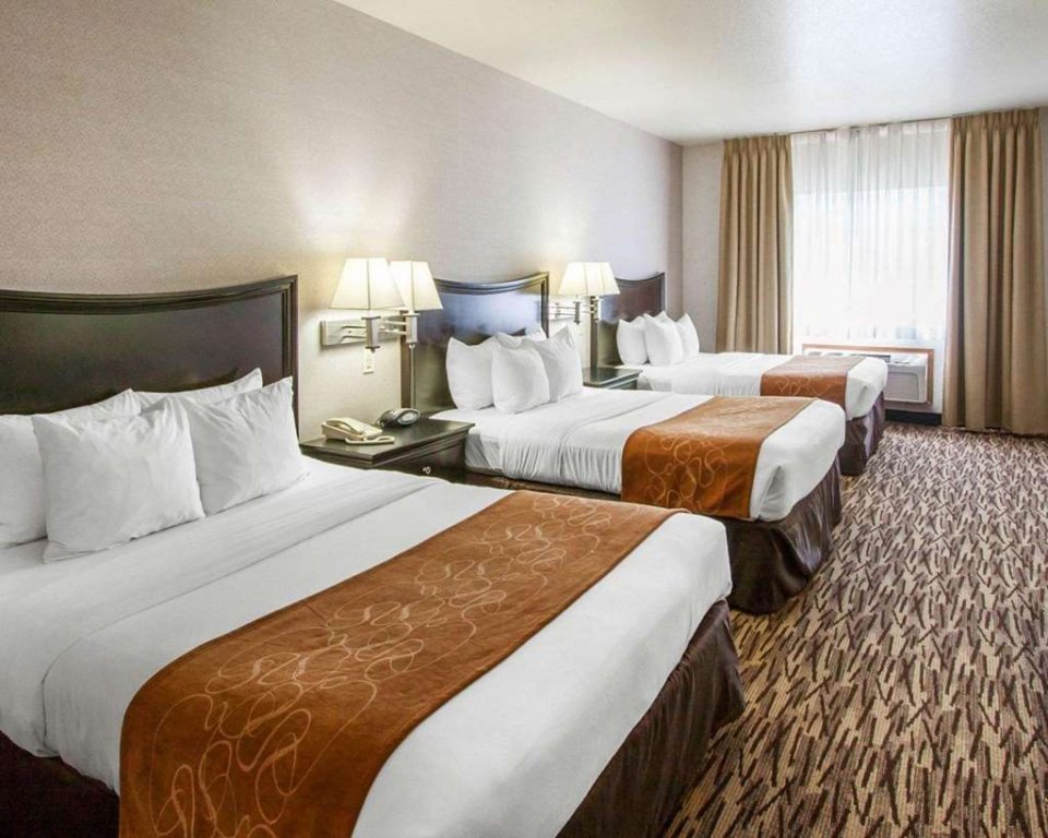 Фото Comfort Suites Portland Airport